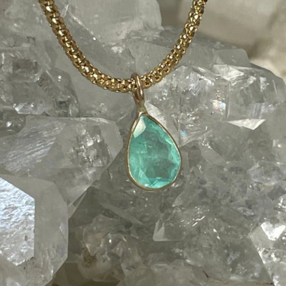 Shimmering! 1.2CT Natural Colombian Emerald 14K Yellow Gold Pendant OOAK 15x6mm